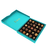 Boîte cadeau rectangulaire en papier coloré artisanal de luxe pour l'emballage de chocolats et de bonbons