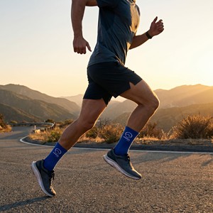 Service OEM/ODM Chaussettes de sport respirantes à compression avec soutien de la voûte plantaire, logo personnalisé, 82% coton, pour l'escalade, certifiées OEKO-TEX 100 - Product Image 3