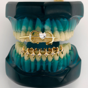 Pendientes de Oro con Forma de Corazón y Dientes de Perro con Incrustaciones de Diamantes para Fiesta, Joyería Unisex Estilo Hip Hop - Product Image 2