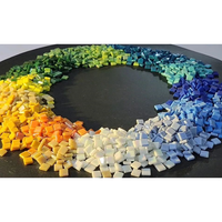 Mosaïque carrée en verre brillant 20x20mm de conception européenne moderne pour application murale intérieure de cuisine et d'hôtel, design graphique