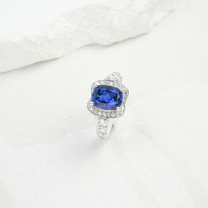 Bague ajustable en argent sterling 925 avec saphir bleu, saphir simulé bleu royal taille coussin avec halo en zircon cubique, pour fiançailles et mariage de luxe - Product Image 1