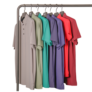 Polo de Punto de Manga Corta Verde Claro para Hombre, Color Sólido, Estilo Casual, Corte Regular, Diseño con Botones al Frente - Product Image 1