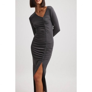 Nouvelle arrivée : robe asymétrique à col plissé pour femmes, élégante et de haute qualité - Product Image 3