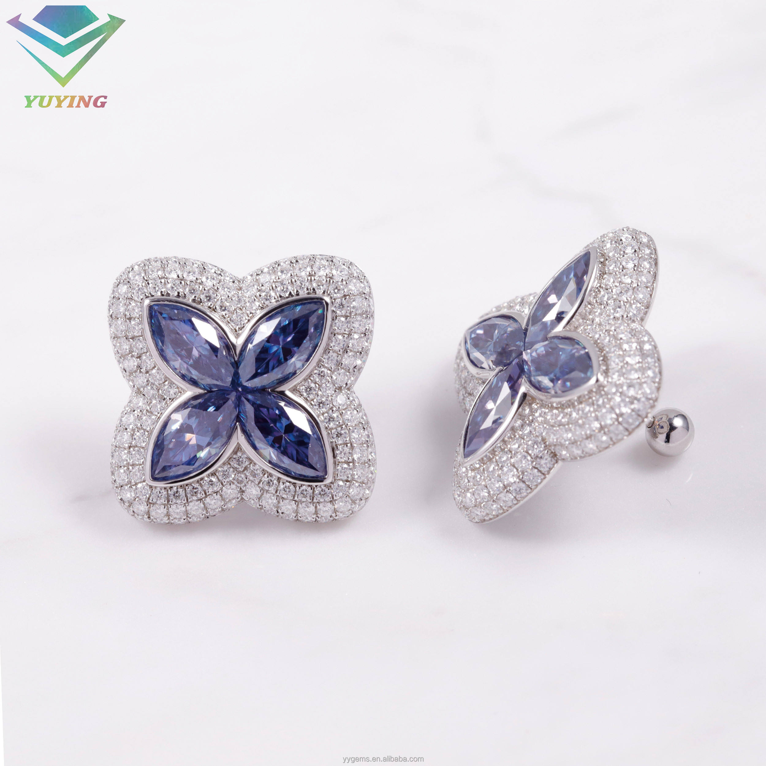 มอยซาไนต์ทรงมาร์คีส์สีน้ำเงิน