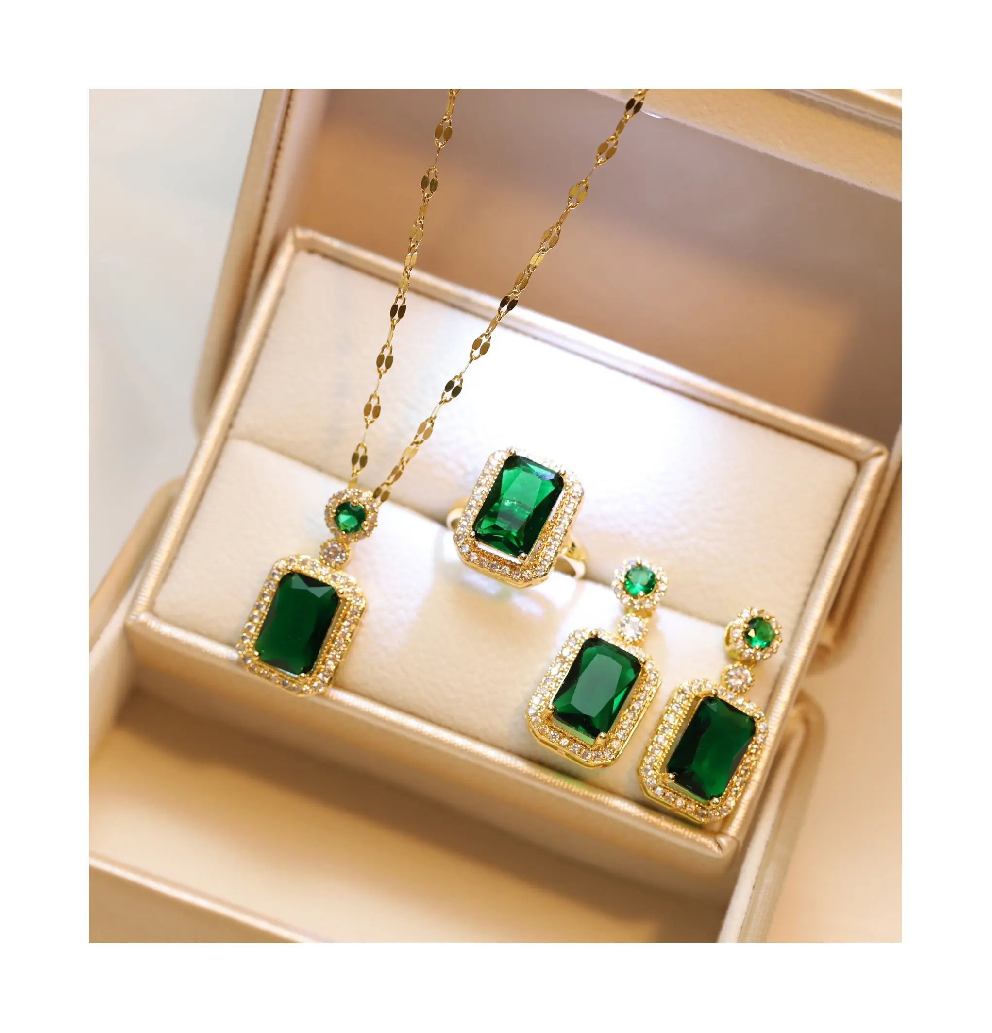 Hot sale Vintage emerald Zircon crystal necklace, earrings, ring and jewelry set