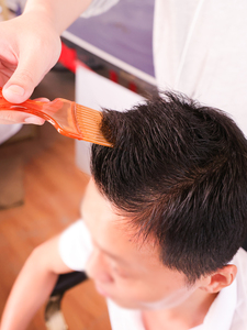 Pinceau à dents larges, 1 pièce, peigne à fourche, <span class=keywords><strong>brosse</strong></span> à <span class=keywords><strong>cheveux</strong></span>, peigne en plastique <span class=keywords><strong>pour</strong></span> <span class=keywords><strong>cheveux</strong></span> <span class=keywords><strong>afro</strong></span> bouclés, outils de coiffure - Product Image 6