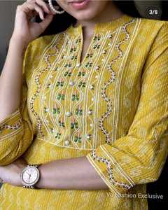 Nuevo último diseñador hermoso estampado Kurti de algodón con Dupatta conjunto para todas las ocasiones ropa de boda conjunto de pantalón Kurti amarillo brillante - Product Image 3