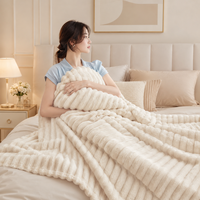 Pour les meilleures ventes |   Commerce extérieur transfrontalier |   Couverture en flanelle de polyester à rayures de style minimaliste |