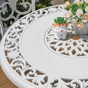 Juego de Mesa y Sillas de Comedor de Aluminio Fundido Blanco para Patio y Jardín de Diseño Moderno - Product Image 4