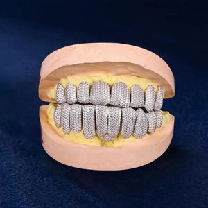 Grillz en diamant Moissanite les plus vendus, accessoire dentaire tendance pour un usage quotidien et les fêtes, disponible à un prix raisonnable - Product Image 3