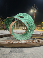 Grande sculpture abstraite géométrique découpée en acier inoxydable poli miroir pour jardin, place publique, cour et décoration intérieure/extérieure