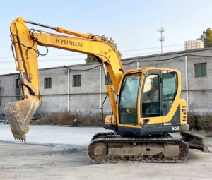 Cheap 8ton Mini Small Excavator Hyundai HYUNDAI 80v Small <b>Digger</b> Excavator Used Excavator <b>for</b> <b>Sale</b> - Product Image 1