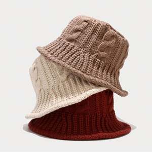 Chapeau Bob Femme Tendance Automne Hiver en Tricot Jacquard Tressé Fait Main en Fil Épais - Product Image 1
