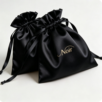 Pochette à cordon en satin personnalisée, sac en tissu de soie sur mesure pour produits de beauté, emballage promotionnel en gros pour la vente au détail