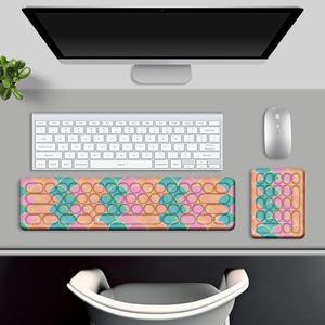 แผ่นรองเมาส์คีย์บอร์ดซิลิโคนสำหรับเล่นเกมอนิเมะแบบกำหนดเองแผ่นรองเมาส์ลายการ์ตูนพียู - Product Image 2