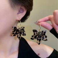 Boucles d'oreilles tendance en acétate en forme de fleur pour femme, nouvelle collection 2025, style français, clous pétale audacieux, uniques et haut de gamme