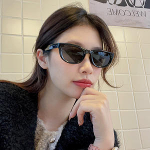 แว่นกันแดดทรงแคทอายสีดำสไตล์เรโทรสำหรับผู้หญิง ป้องกันรังสียูวี 400 กรอบพลาสติก เลนส์อะซิเตท ทรงวงรี แฟชั่น - Product Image 4