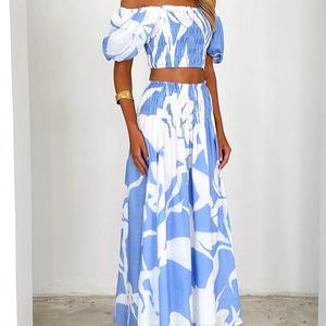 Set di abiti personalizzati da donna in Rayon 100% con stampa floreale in stile hawaiano 2 pezzi per le vacanze con camicetta a spalla e gonna a trapezio da donna - Product Image 2