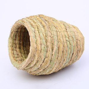 Nichoir suspendu extérieur en fibre pour oiseaux, type cabane, avec poche de repos pour perruches, calopsites, pinsons et autres oiseaux. - Product Image 5