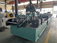 Rail de garde de télésurveillance de type cassette et machine de formage à froid de purlin en C