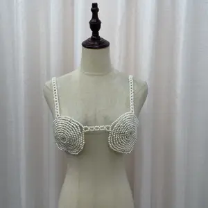 T台上无尺寸无拉伸的珍珠胸罩性感与纯净的结合