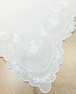 Caminos de Mesa Blancos de Algodón Hechos a Mano al por Mayor con Bordado de Diseño Floral Personalizado para el Hogar o Fiestas en Hoteles - Product Image 6