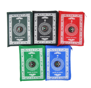 Nouveau modèle Vente en gros Mosquée de l'islam Tapis de prière de voyage avec boussole Tapis de prière de poche portable pour musulman - Product Image 1