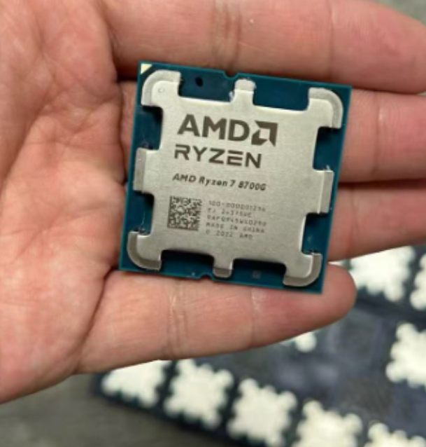 8700G dans le plateau