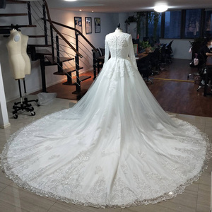 ภาพถ่ายจริงจากออฟฟิศ 100% ไม่มีการปรับแต่งด้วย Photoshop ทุกอย่างที่คุณเห็นออนไลน์จะเหมือนกับชุดแต่งงานไข่มุกทั้งตัวที่คุณได้รับ - Product Image 2