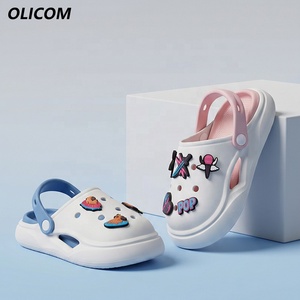 OLICOM Zoccoli <span class=keywords><strong>per</strong></span> Bambini con Logo Personalizzato e Charm, Sandali Carini, <span class=keywords><strong>Ciabatte</strong></span> da Spiaggia, Comodi e Leggeri <span class=keywords><strong>per</strong></span> Interni ed Esterni - Product Image 1