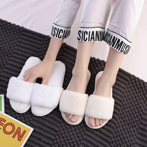 Le pantofole di pelliccia di moda invernale firmate accettano pantofole di pelliccia di peluche per la <span class=keywords><strong>casa</strong></span> con ricamo Logo personalizzato per le donne - Product Image 2