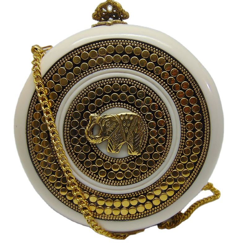 สีขาวและสีทอง