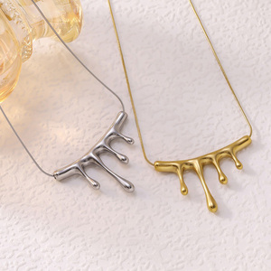 Collar de Metal Líquido Minimalista con Colgante de Lágrima Fundida, Hipoalergénico, de Acero Inoxidable, Resistente al Agua, para Mujer, Venta al Por Mayor - Product Image 1