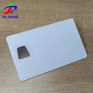 بطاقة تعريف فارغة بيضاء نافثة للحبر من البلاستيك قابلة للطباعة CR80 مخصصة مع نافذة واضحة