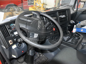 Camion de pompiers Isuzu 8x4 18 tonnes à poudre sèche, spécifications Moyen-Orient, climatisation et manuel en arabe, 20000L, pour usage municipal - Product Image 4