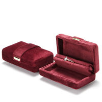EVERWIN Vente en gros Boîte d'emballage de bijoux en velours rouge simple de luxe de haute qualité avec fermeture à boucle petite en métal pour collier, bague et pendentif