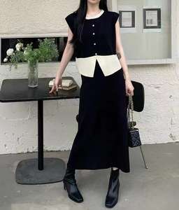 Ensemble deux pièces pour femmes, modèle élégant et tendance 2024, tricot à col rond, été - Product Image 3