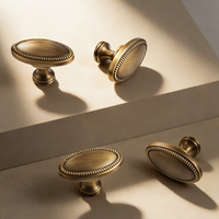 Faible MOQ 2 pièces Poignées de porte d'armoire en laiton H59 Boutons de tiroir ovales perlés en bronze antique Logo personnalisé disponible