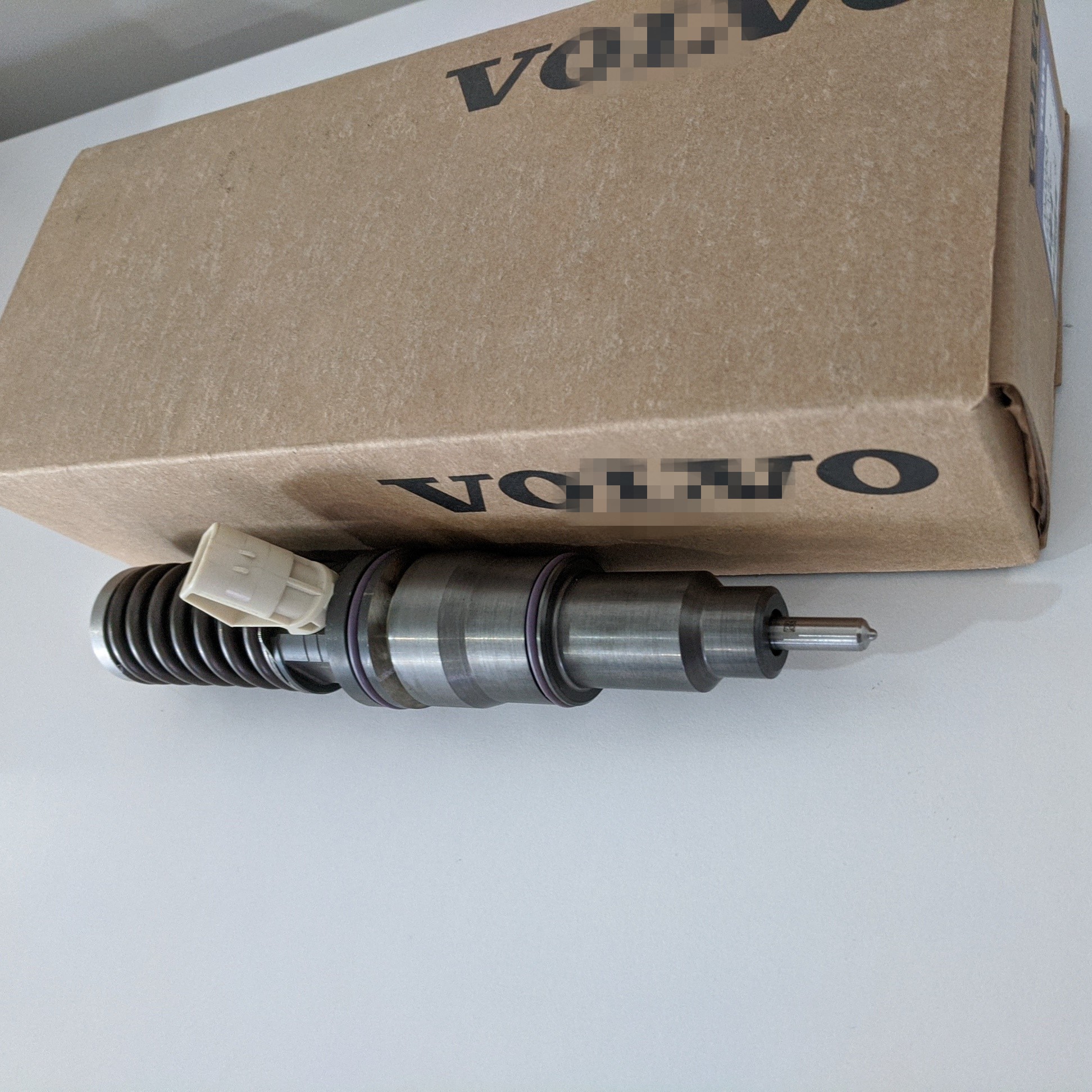 common rail injector 85013611 22027808 21092434 injector for Volvo MD13 MACK MP8 VOLVO D13 ENGINE fuel injector 85013611