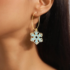 ต่างหูแฟชั่นรูปเกล็ดหิมะยอดนิยมสำหรับคริสต์มาส ทำจากสแตนเลส 316L สำหรับผู้หญิง - Product Image 1