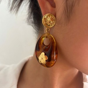 ต่างหูจี้รูปดอกไม้สแตนเลสสตีลประดับเรซินทรงเรขาคณิตสีเหลืองอำพันสุดเก๋ เหมาะสำหรับเป็นของขวัญสำหรับผู้หญิง - Product Image 3