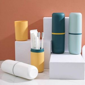 Ensemble de voyage et de maison classique multifonctionnel et durable en deux pièces : boîte de rangement pour brosse à dents et gobelet de rinçage buccal portable en plastique - Product Image 2