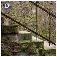 Garde-corps d'escalier de sécurité sur mesure en gros, design moderne et élégant, fabriqué en Chine, garde-corps classiques en fer forgé faits à la main