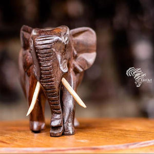 Escultura de Madera con Emblema Real de Cuba, Tallada a Mano, Abstracción Geométrica para Entusiastas del Arte Moderno - Product Image 1