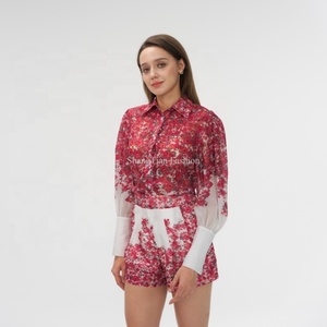 Fabricante de Ropa, Traje de Mujer Personalizado con Estampado Floral, Blusa de Chifón Ligero de Manga Larga, Pantalones Cortos Holgados - Product Image 4