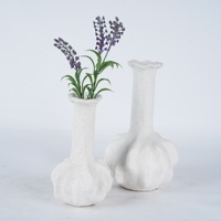 Vase en céramique Lian Da Matte Speckled White Long Neck Petal, style minimaliste Wabi Sabi, décoration d'intérieur, vente en gros de décorations d'intérieur en céramique