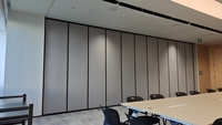 Cloisons coulissantes ignifuges réglables et pliables en tissu personnalisable, absorption acoustique hautement efficace, pour salle de sport en bois
