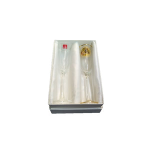 Juego de 2 Copas con Hilo Dorado y Números Personalizados - Product Image 1