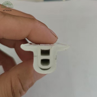 Profil de verrouillage en alliage d'aluminium galvanisé pour film de serre agricole avec clip PVC à fente pour carte