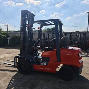 Chariot élévateur d'occasion 2023, 3 tonnes, diesel/GPL, mât 3 étages, faible nombre d'heures, prix usine, outils de levage, garantie 1 an - Product Image 2